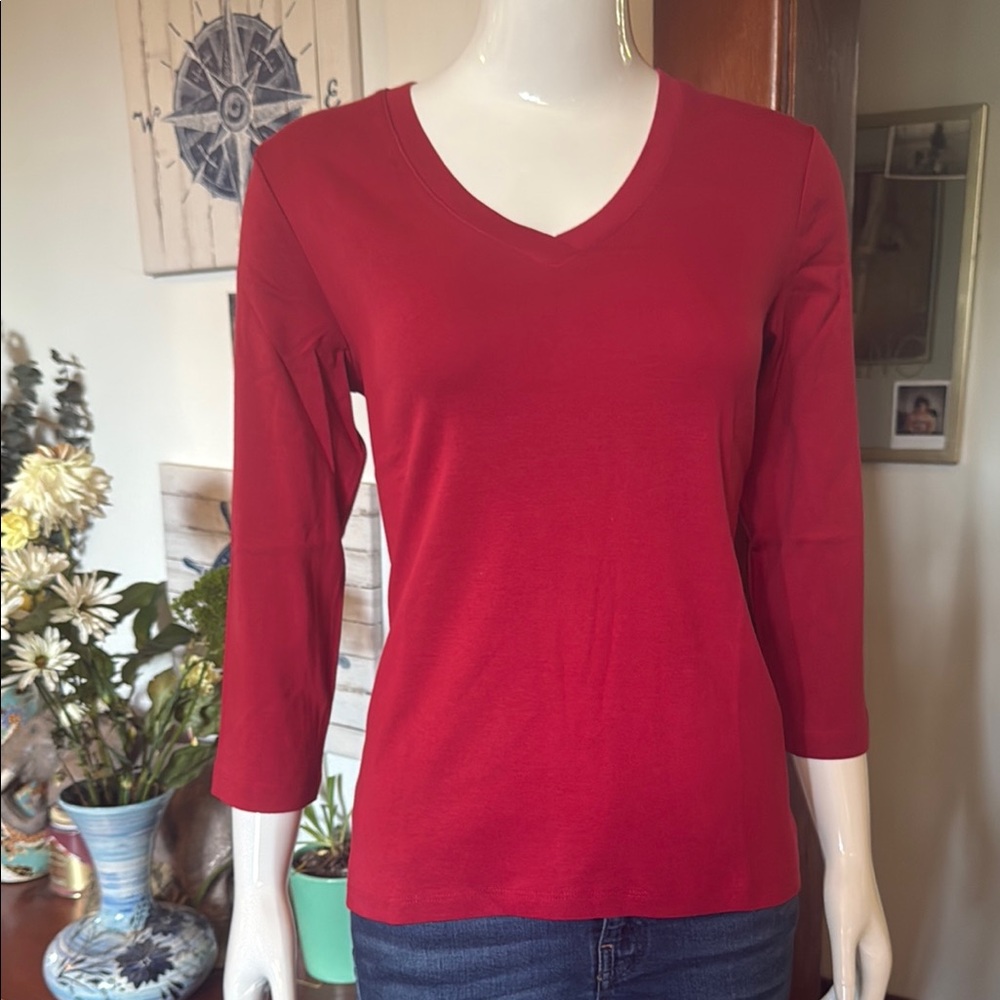 NWt northern reflections size small Women's Red V-Neck Top